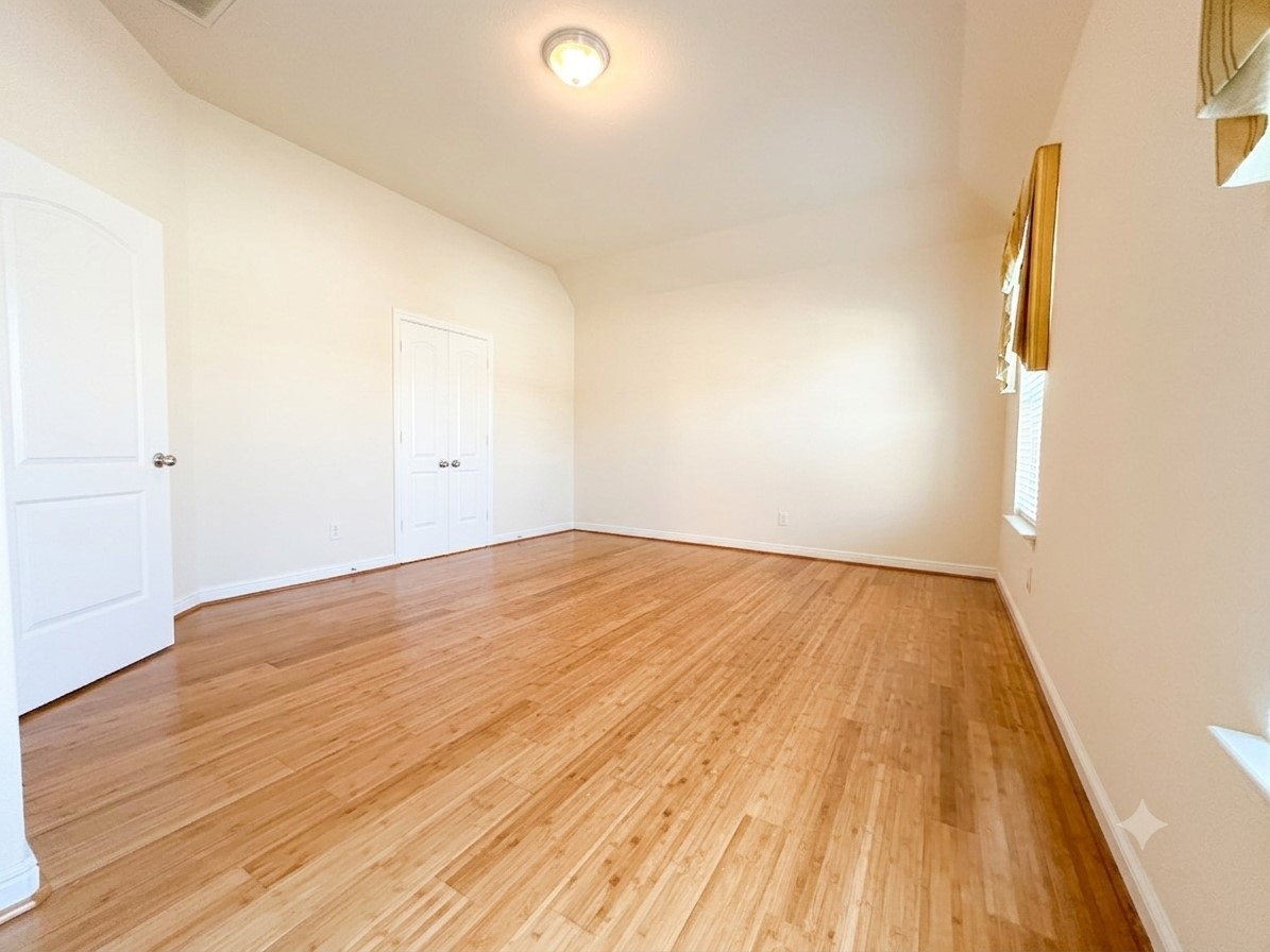 2818 Krenek Court Rosenberg, TX 77471 - Photo 11 of 21 Primary Bedroom