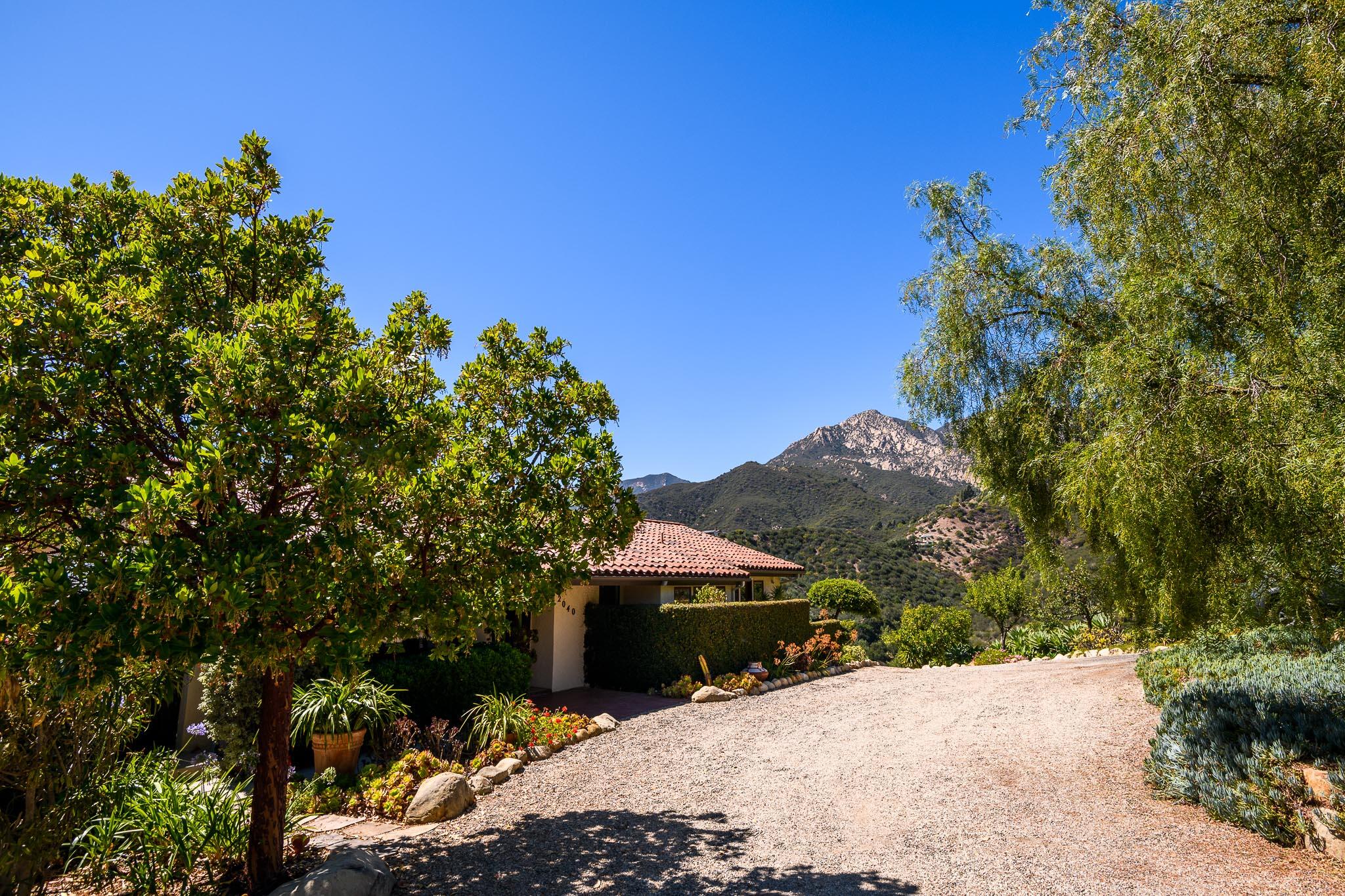 2040 Las Canoas Ridge Way Santa Barbara, CA 93105 - Photo 6 of 57 Driveway