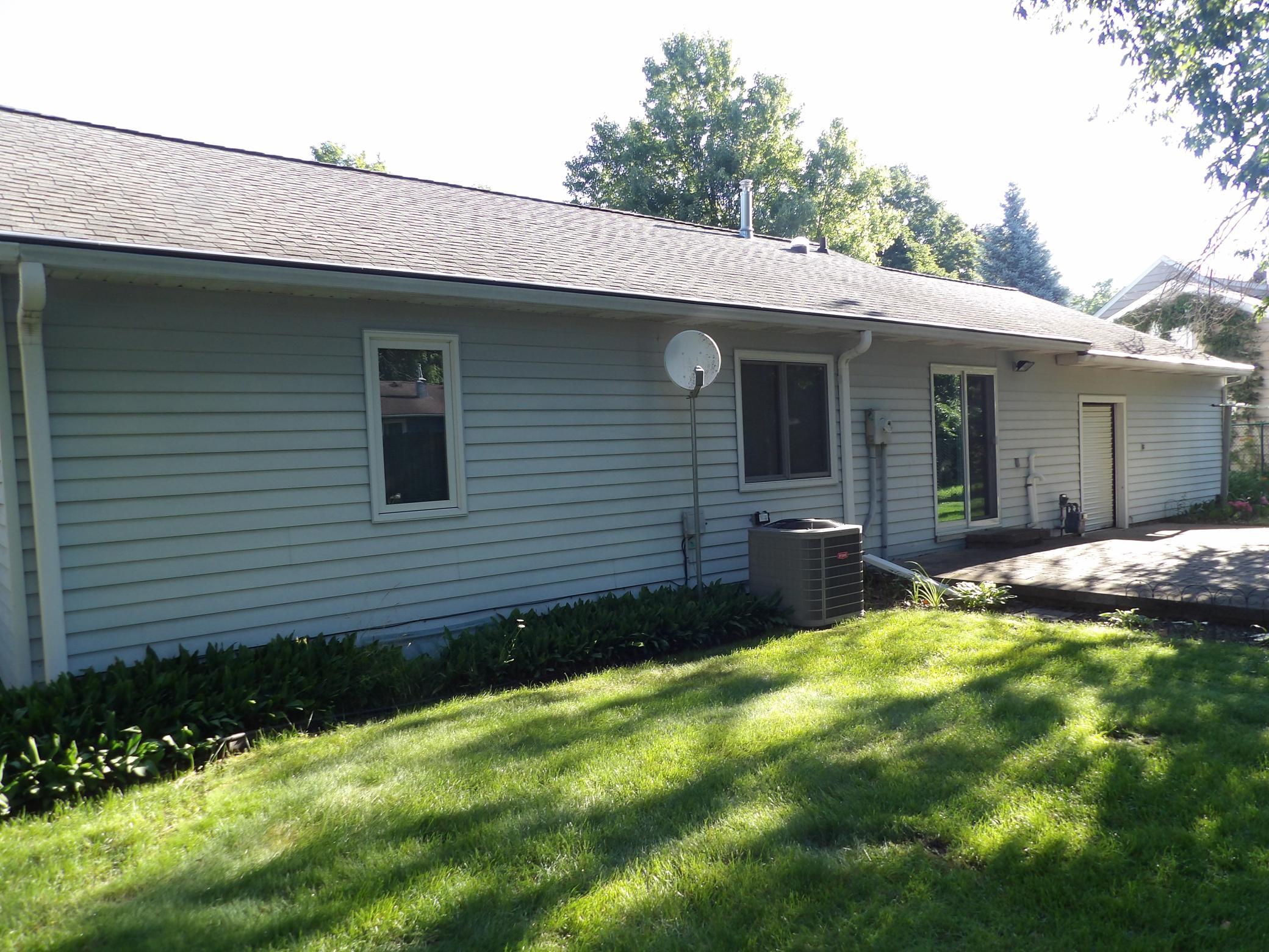 1907 2nd Avenue Southwest Austin, MN 55912 - Photo 3 of 21