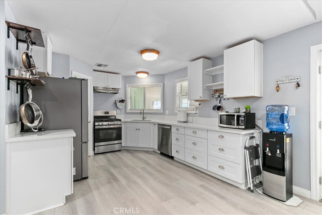 42370 Lilac Lane Anza, CA 92539 - Photo 13 of 63 Kitchen