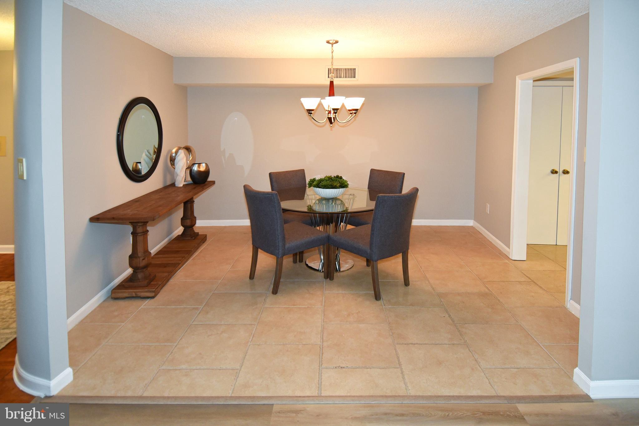 1101 South Arlington Ridge Road, Unit 305 Arlington, VA 22202 - Photo 14 of 57 Dining Roonm
