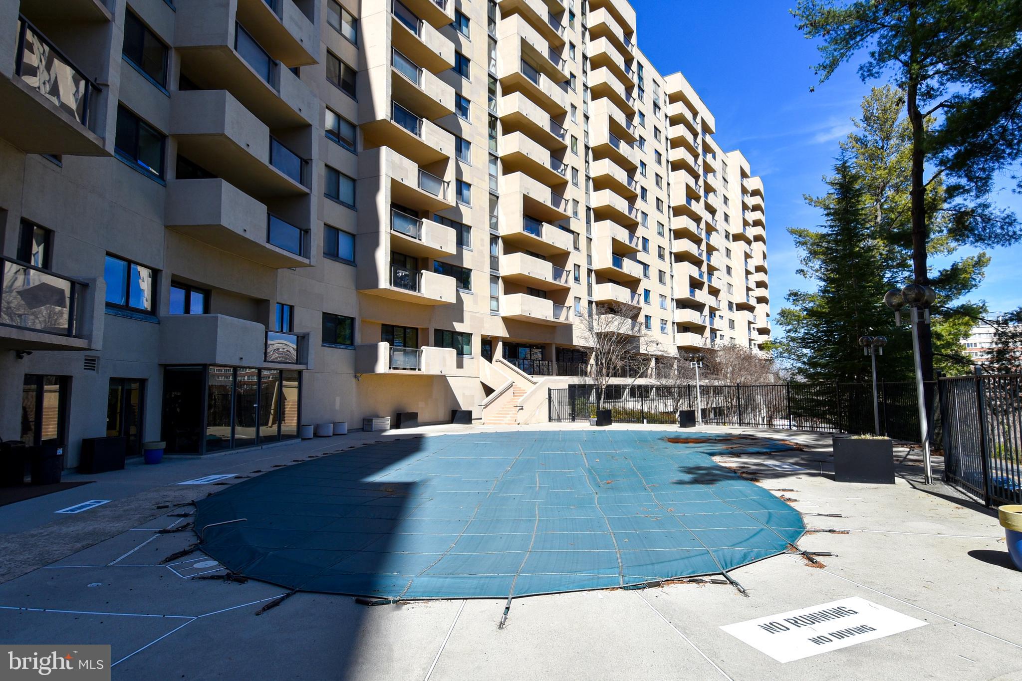 1101 South Arlington Ridge Road, Unit 305 Arlington, VA 22202 - Photo 44 of 57 Outdoor Pool