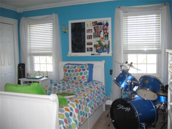 3 Parkerville Road Chelmsford, MA 01824 - Photo 20 of 27 a bedroom with two beds and a window