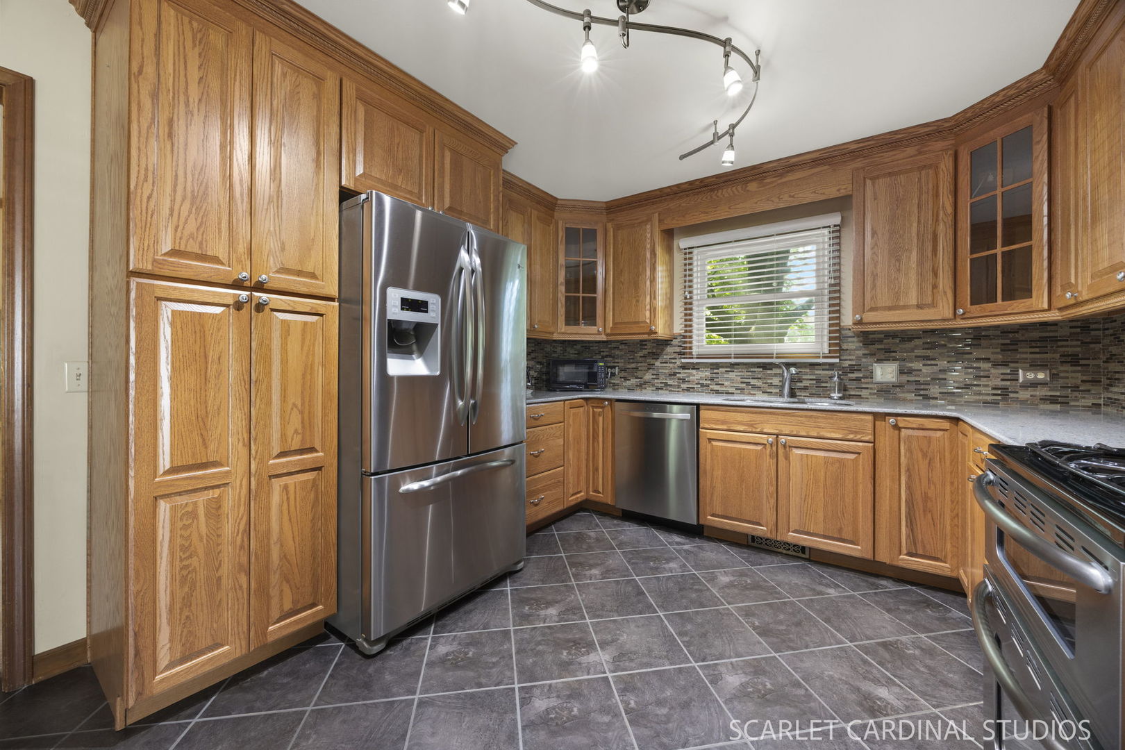 904 Santa Rosa Avenue Wheaton, IL 60187 - Photo 12 of 35 Gallery Image 12