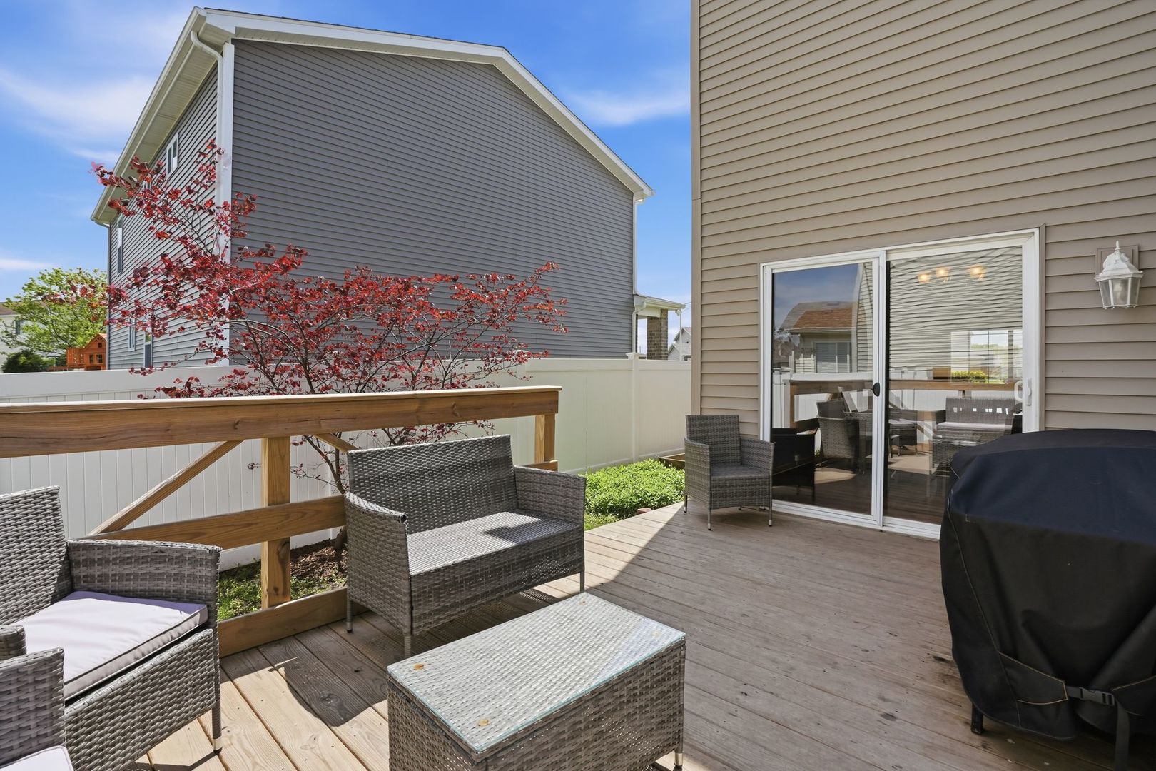 797 Kyle Court Braidwood, IL 60408 - Photo 21 of 33 a balcony with furniture and a potted plant
