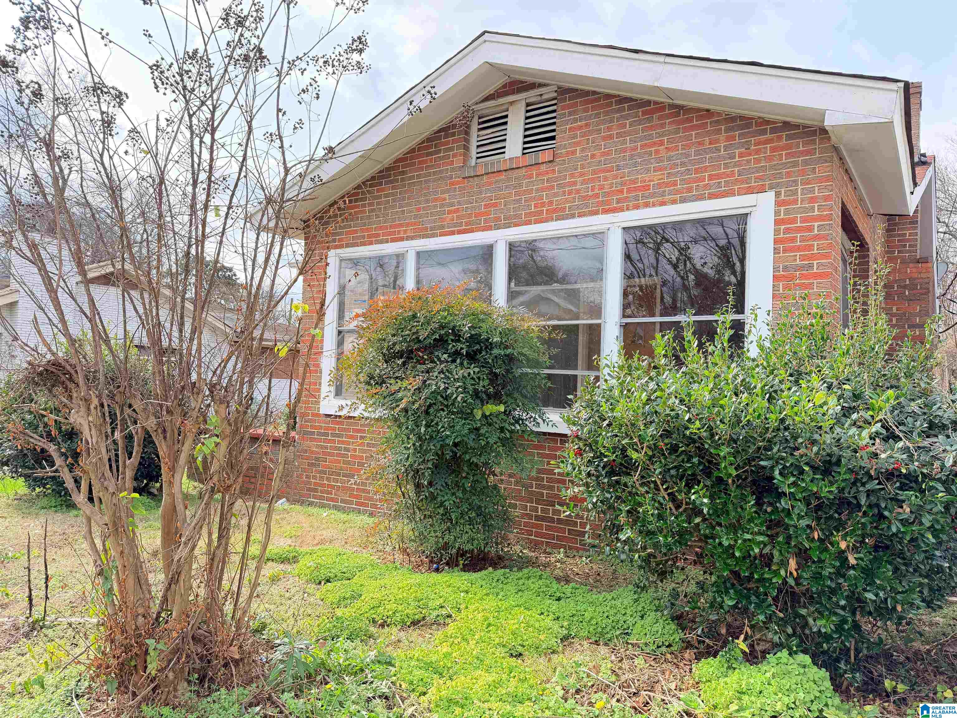 914 18th Way Southwest Birmingham, AL 35211 - Photo 2 of 19