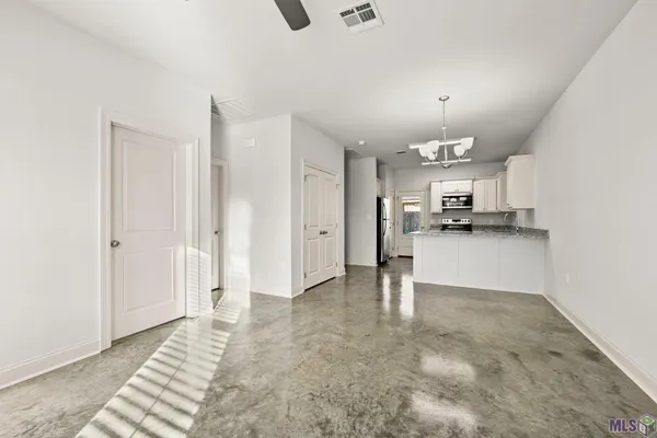 $1,400 | 30080 Mayer Street, Unit 63, Walker, LA 70785