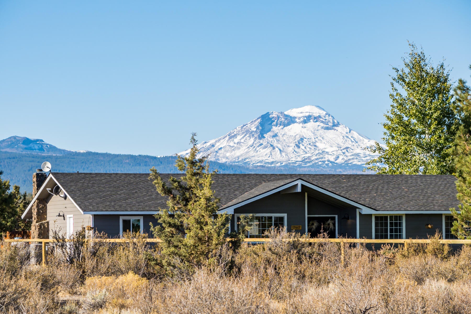 17617 Knight Road Bend, OR 97703 - Photo 3 of 60 6JH5_2745