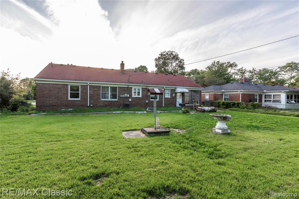 1354 North Gulley Road Dearborn, MI 48128 - Photo 4 of 44