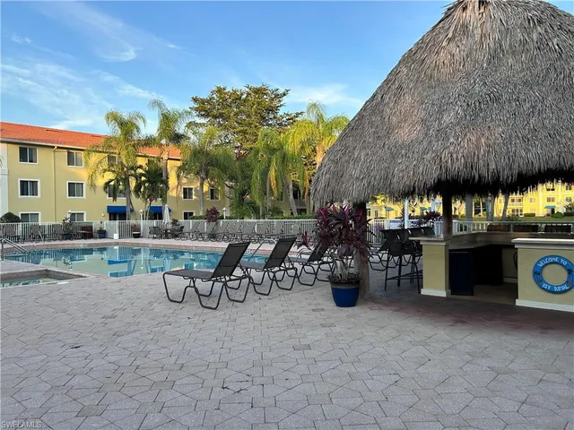 $1,950 | 8304 Key Royal Circle, Unit 1712, Naples, FL 34119