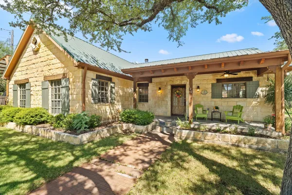 a front view of house with yard