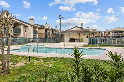 $110,900 | 250 El Dorado Boulevard, Unit 210, Webster, TX 77598