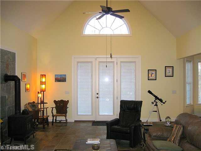 161 Foulks Road Madison, NC 27025 - Photo 8 of 16 Living Room.