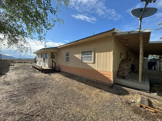 a view of a livingroom with furniture