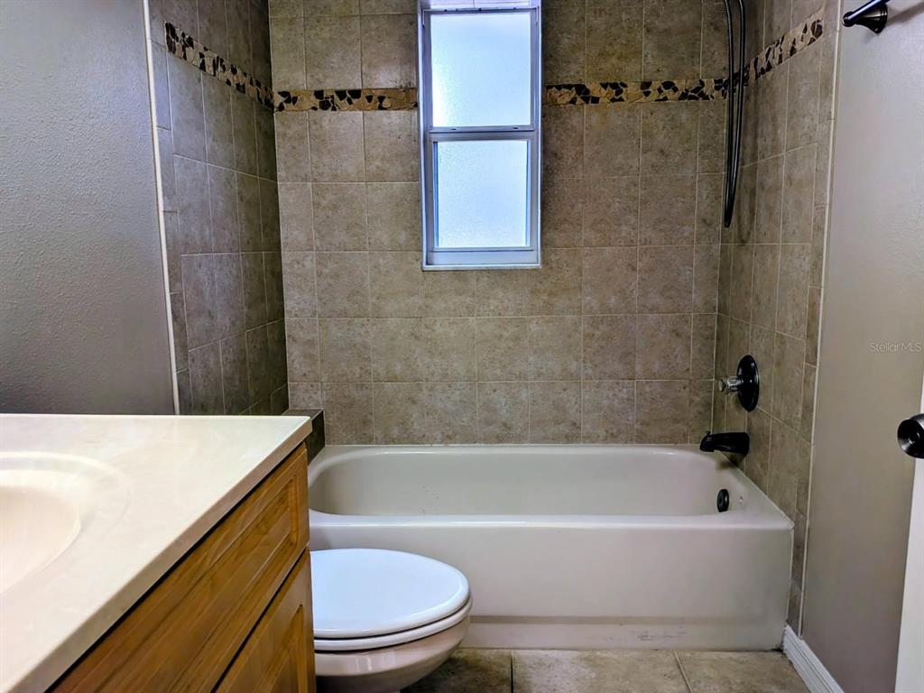 3764 East Sanders Street Inverness, FL 34453 - Photo 25 of 39 a bathroom with a sink a toilet and a bathtub