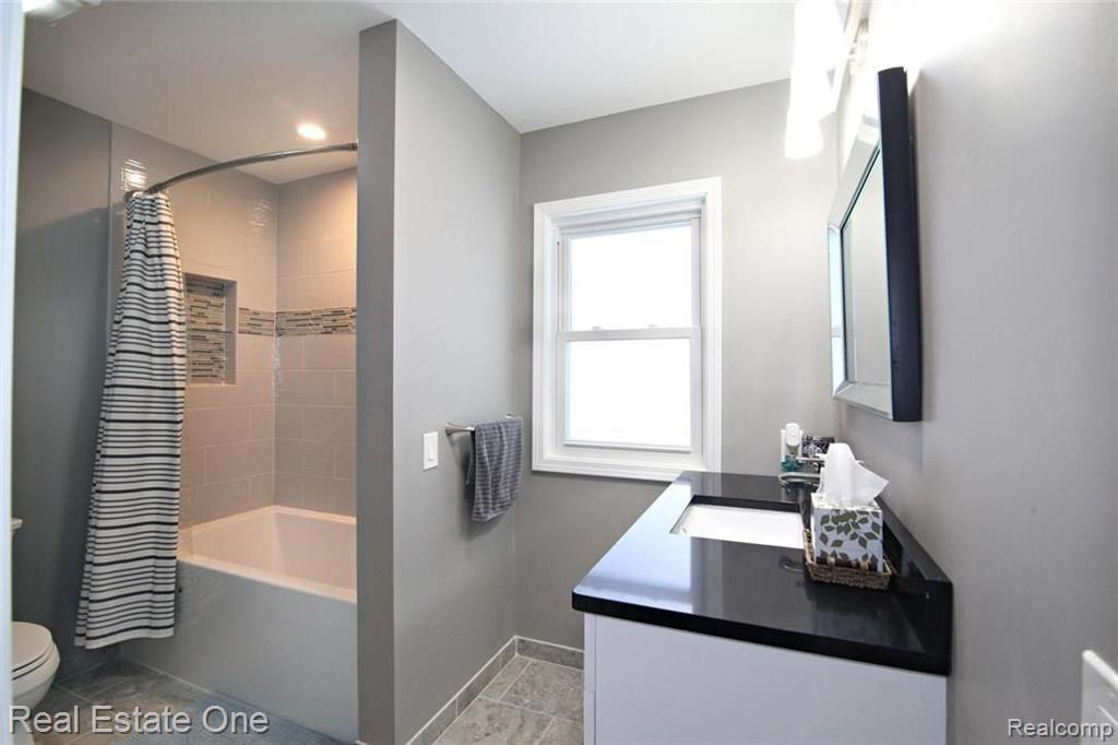 2855 Devondale Road Rochester Hills, MI 48309 - Photo 20 of 26