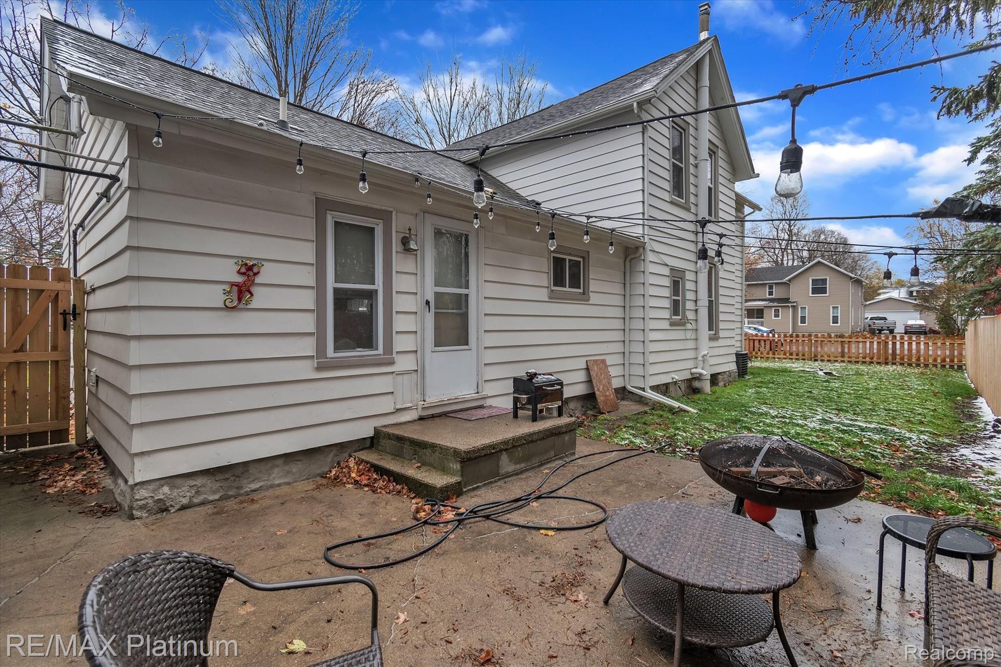 220 Jewett Street Howell, MI 48843 - Photo 23 of 30 Back deck