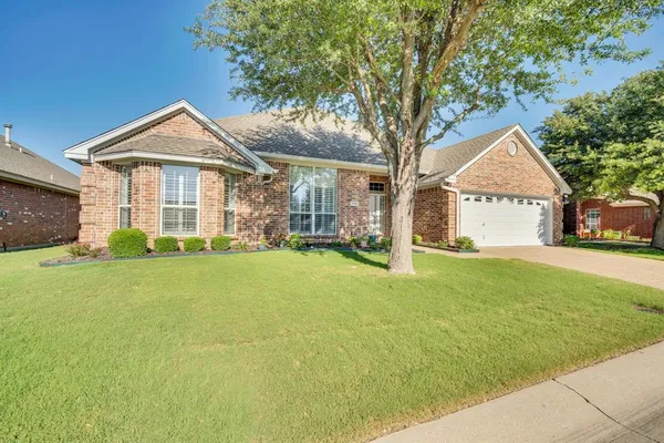 $393,500 | 1115 Cresthaven Drive, Unit 13, Cedar Hill, TX 75104