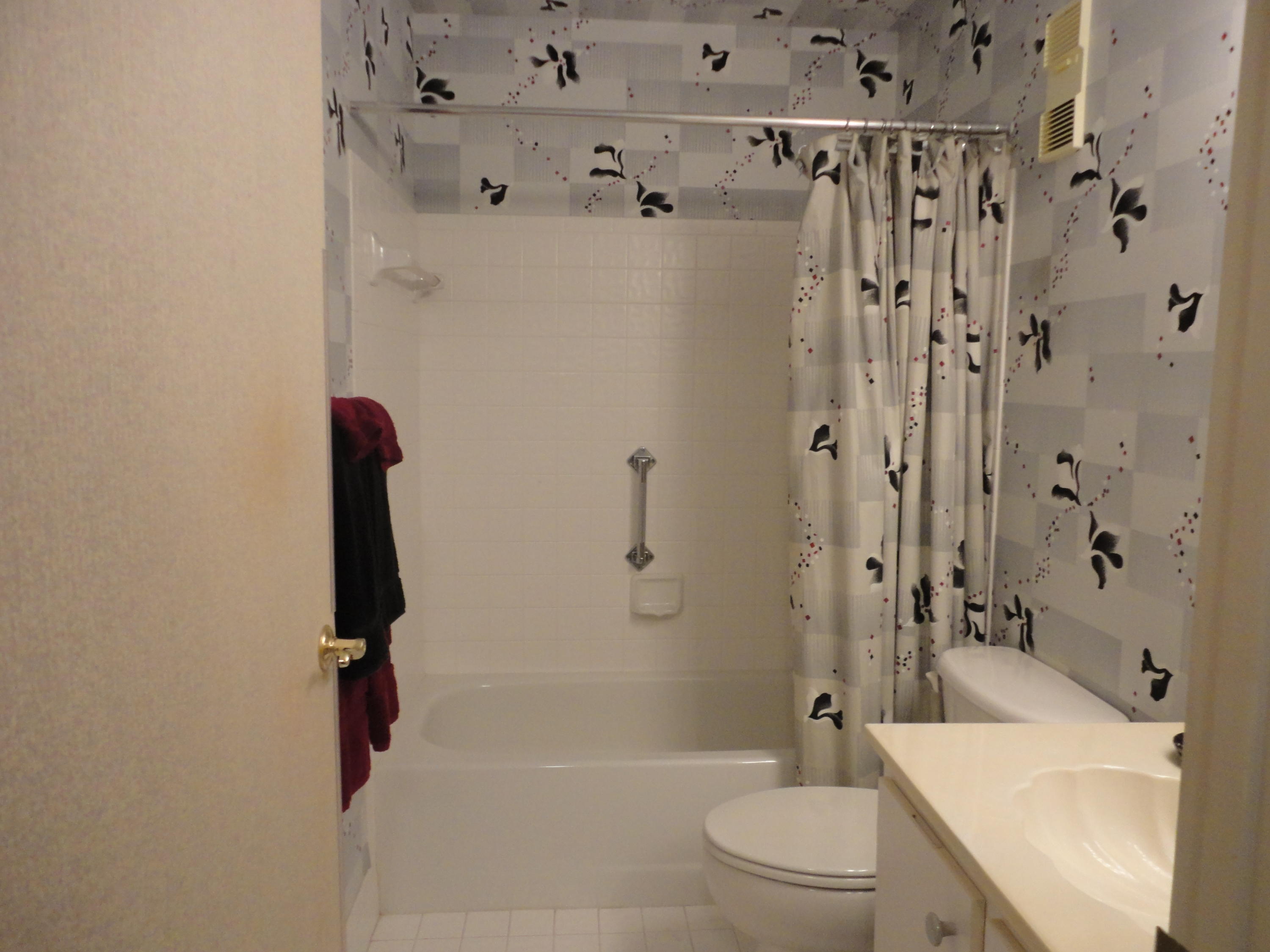 8105 Sweetbriar Way, Unit C Boca Raton, FL 33496 - Photo 13 of 39 2nd Bathroom