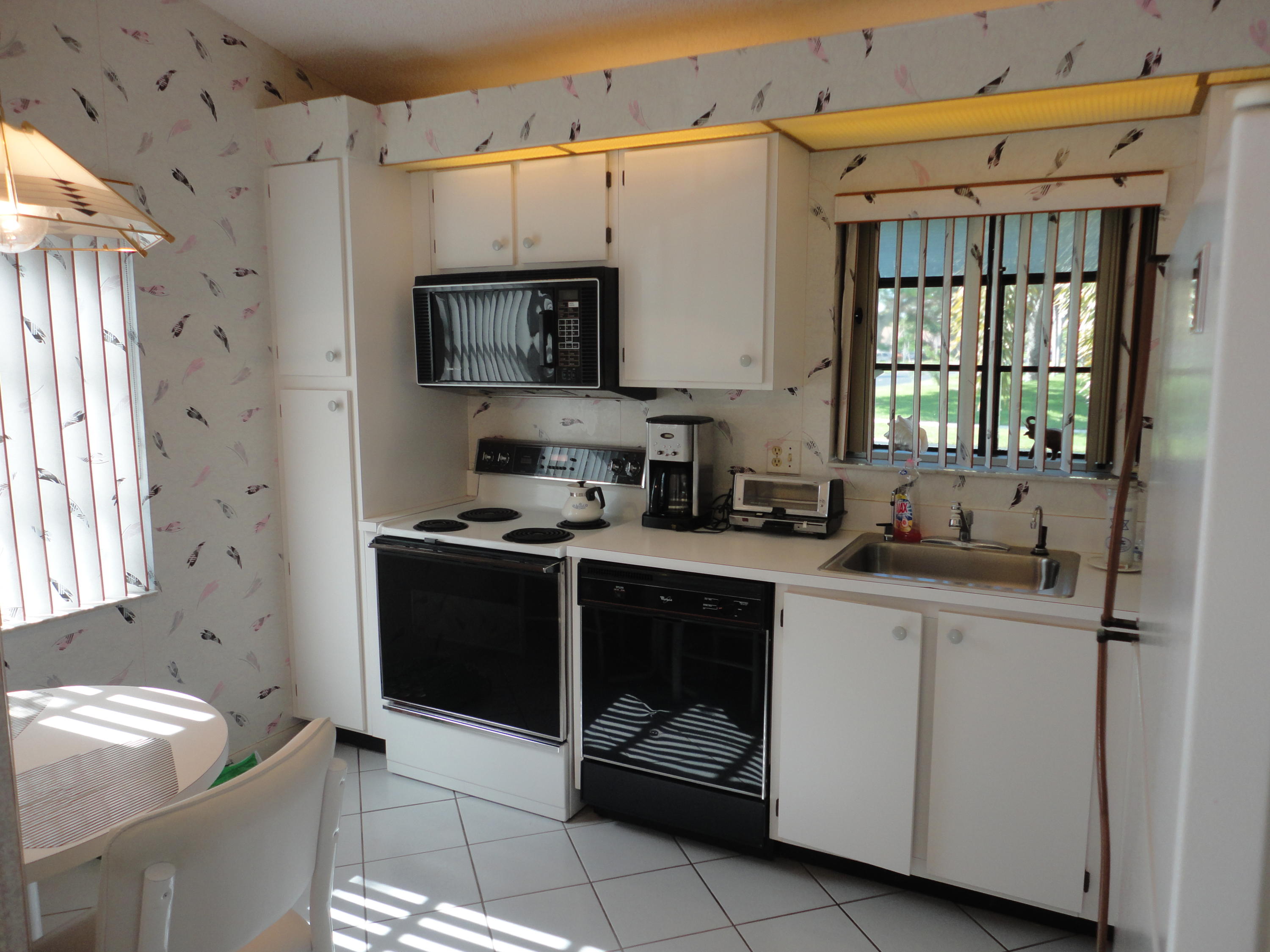 8105 Sweetbriar Way, Unit C Boca Raton, FL 33496 - Photo 3 of 39 Eat-in Kitchen