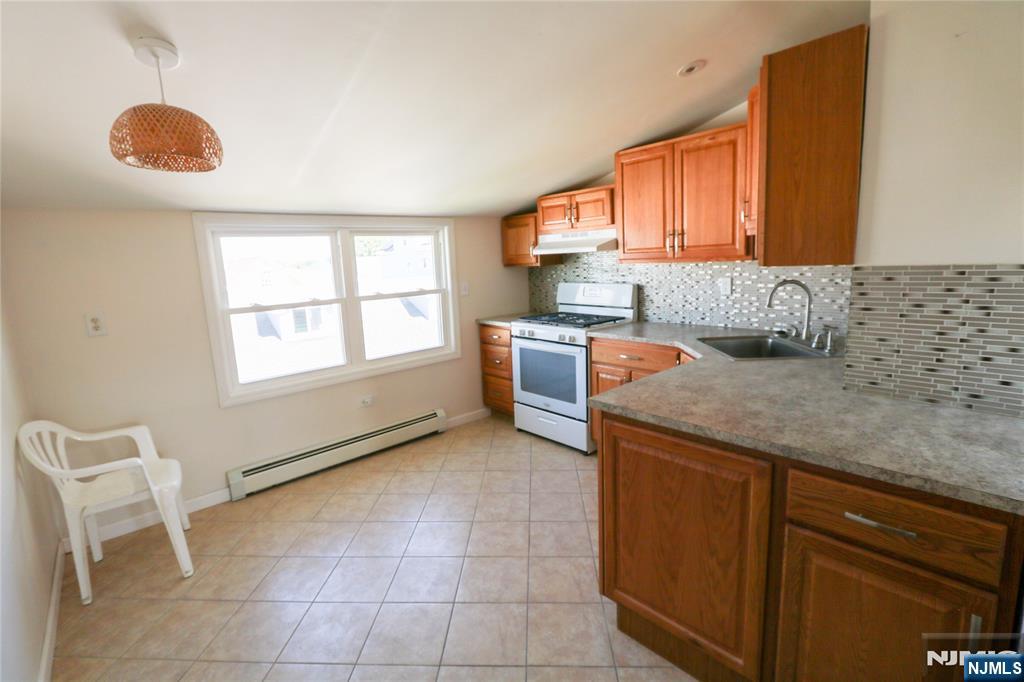 49 Jordan Avenue, Unit 2 Wallington, NJ 07057 - Photo 3 of 12