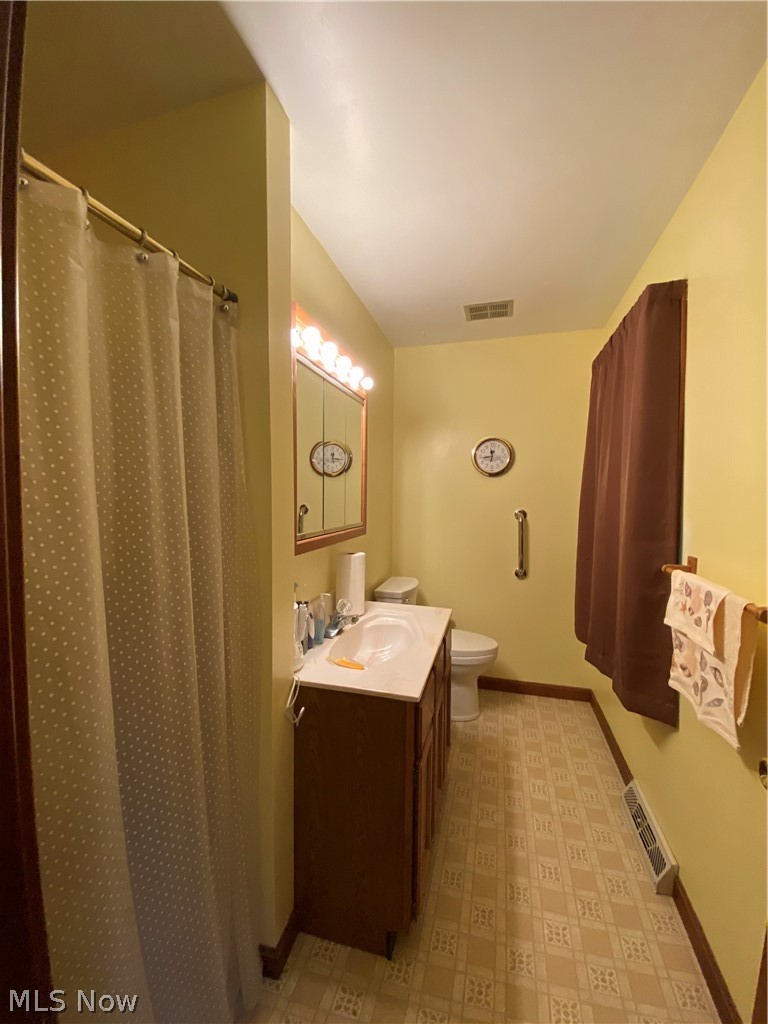 5585 Phillips Rice Road Cortland, OH 44410 - Photo 7 of 12 Gallery Image 7