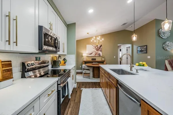 $3,300 | 106 1st Avenue Northeast, Lutz, FL 33549