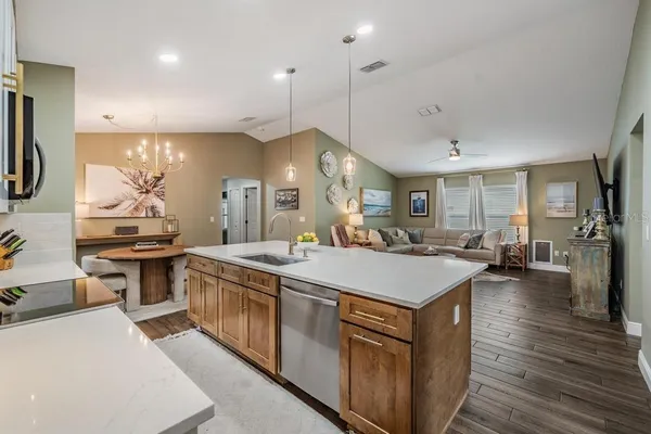 $3,300 | 106 1st Avenue Northeast, Lutz, FL 33549