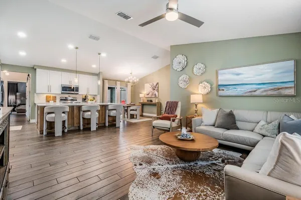 $3,300 | 106 1st Avenue Northeast, Lutz, FL 33549