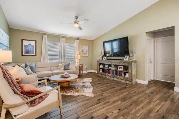 $3,300 | 106 1st Avenue Northeast, Lutz, FL 33549