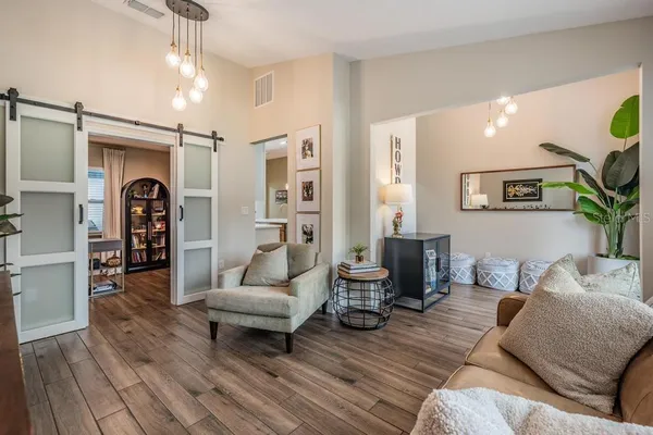 $3,300 | 106 1st Avenue Northeast, Lutz, FL 33549