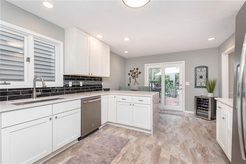 12302 Charing Cross Road Carmel, IN 46033 - Photo 15 of 28 Gallery Image 15