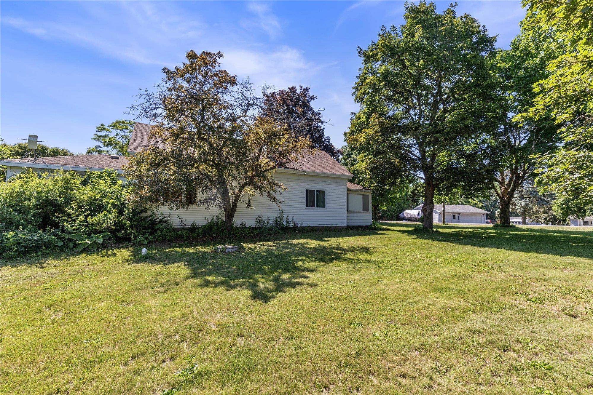 1866 Oakridge Road Neenah, WI 54956 - Photo 21 of 31