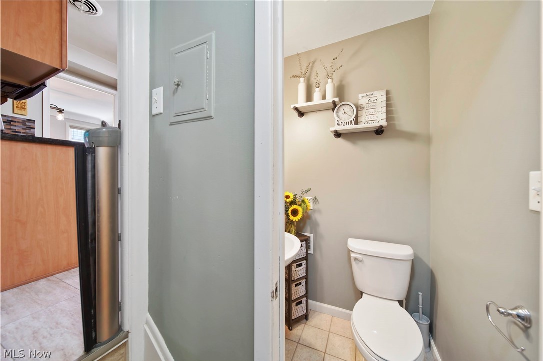 1340 Ford Road Lyndhurst, OH 44124 - Photo 15 of 35 Half Bath on the main floor