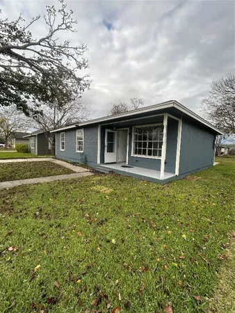 $1,150 | 1710 North Avenue H, Freeport, TX 77541