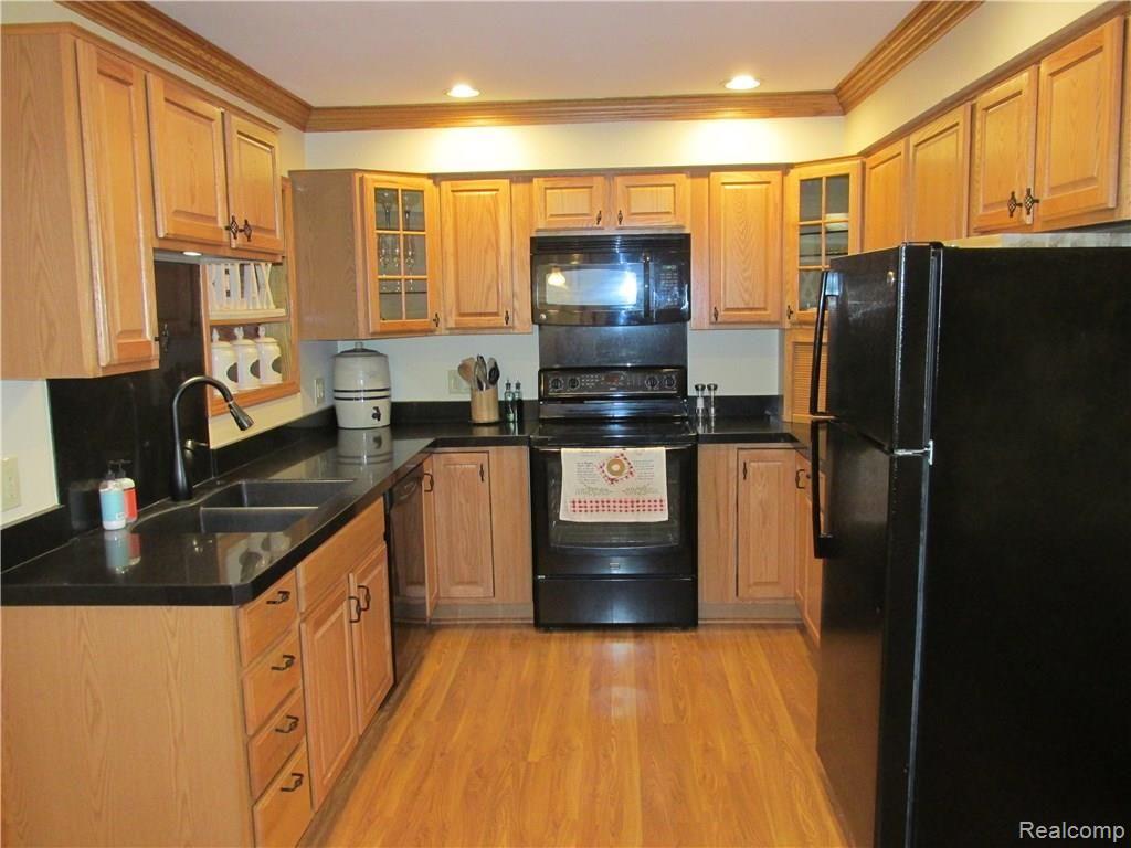 24009 Ripple Creek Novi, MI 48375 - Photo 7 of 15