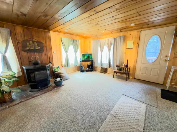 $374,900 | 25 Mayhew Turnpike, Hebron, NH 03241