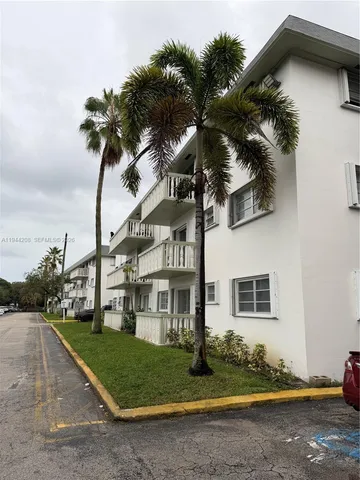 $1,950 | 15221 Northeast 6th Avenue, Unit A302, Miami, FL 33162