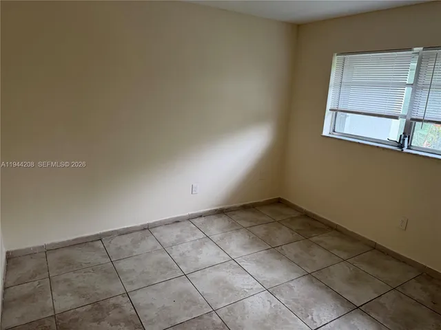 $1,950 | 15221 Northeast 6th Avenue, Unit A302, Miami, FL 33162