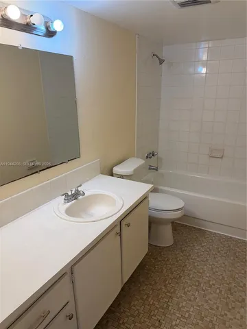 $1,950 | 15221 Northeast 6th Avenue, Unit A302, Miami, FL 33162