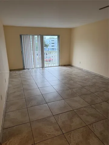 $1,950 | 15221 Northeast 6th Avenue, Unit A302, Miami, FL 33162