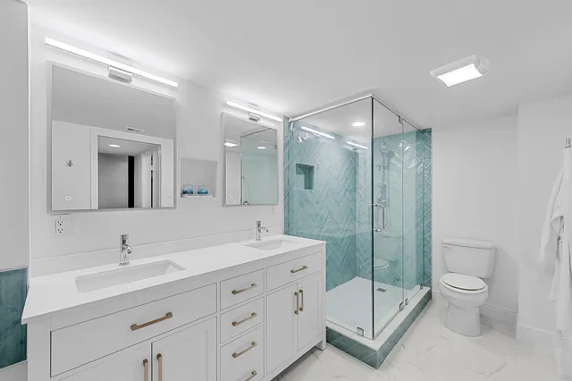 $750,000 | 5380 North Ocean Drive, Unit 8C, Singer Island, FL 33404