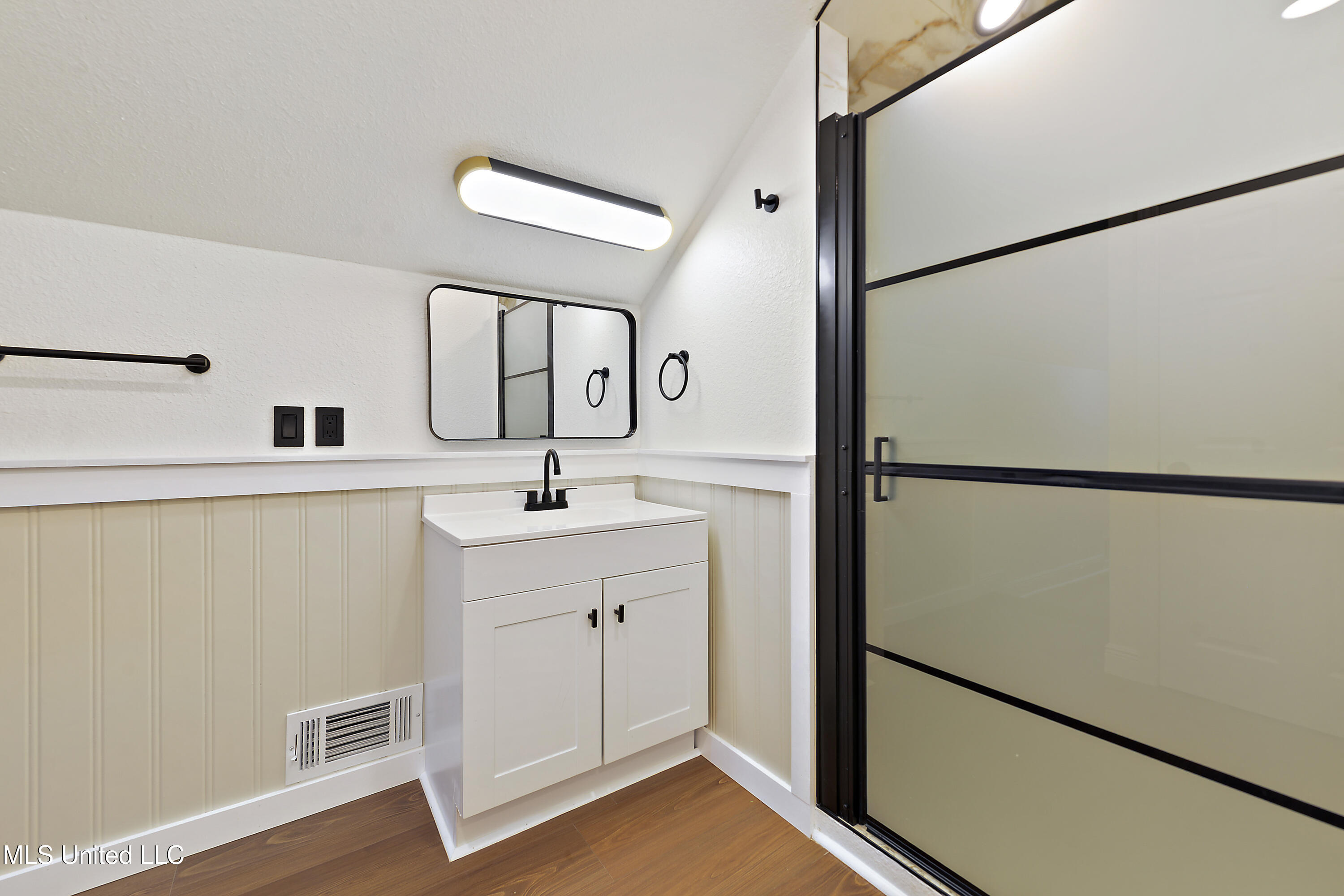 8228 Henley Road Pass Christian, MS 39571 - Photo 11 of 41 011