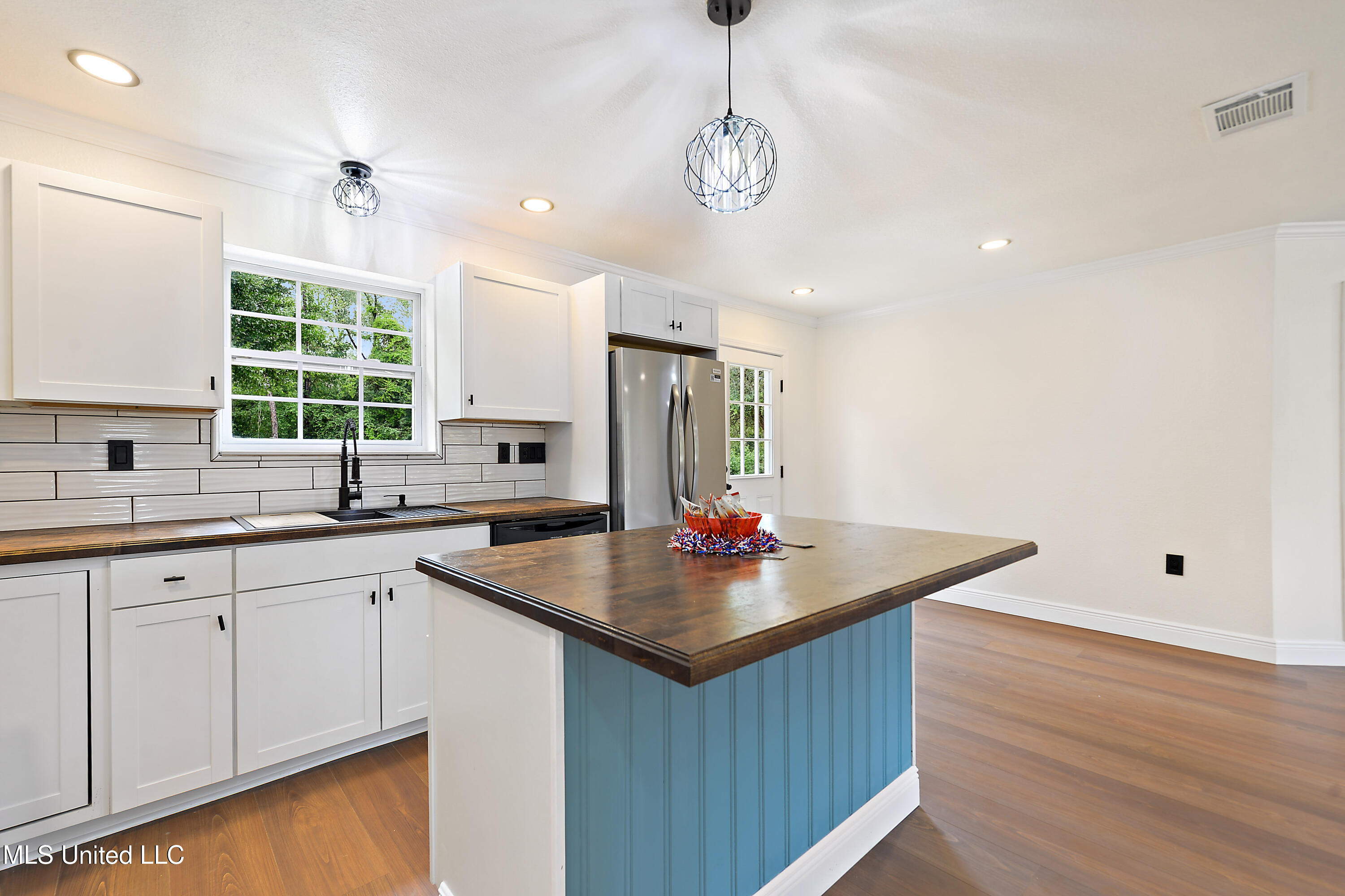 8228 Henley Road Pass Christian, MS 39571 - Photo 8 of 41 007