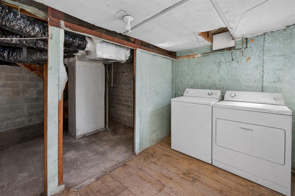 1616 Cres Ridge Road Daytona Beach, FL 32118 - Photo 39 of 40 a utility room with dryer and washer