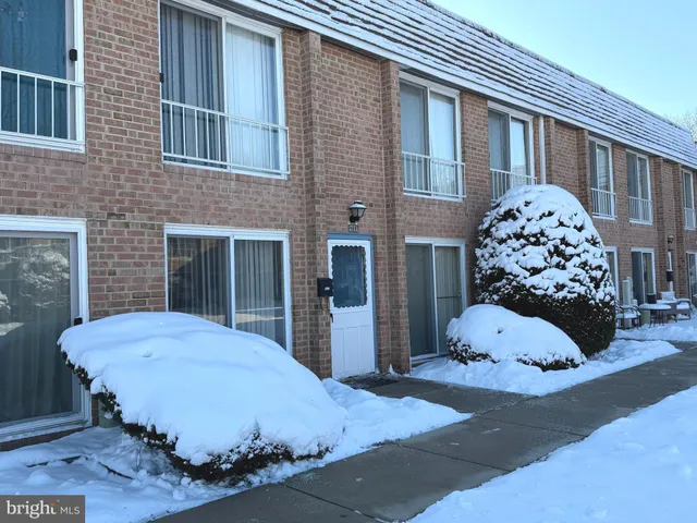 $259,000 | 422 Brandywine Court, Warminster, PA 18974