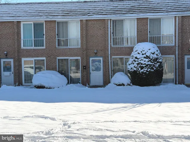 a view of entryway bedroom and bedroom