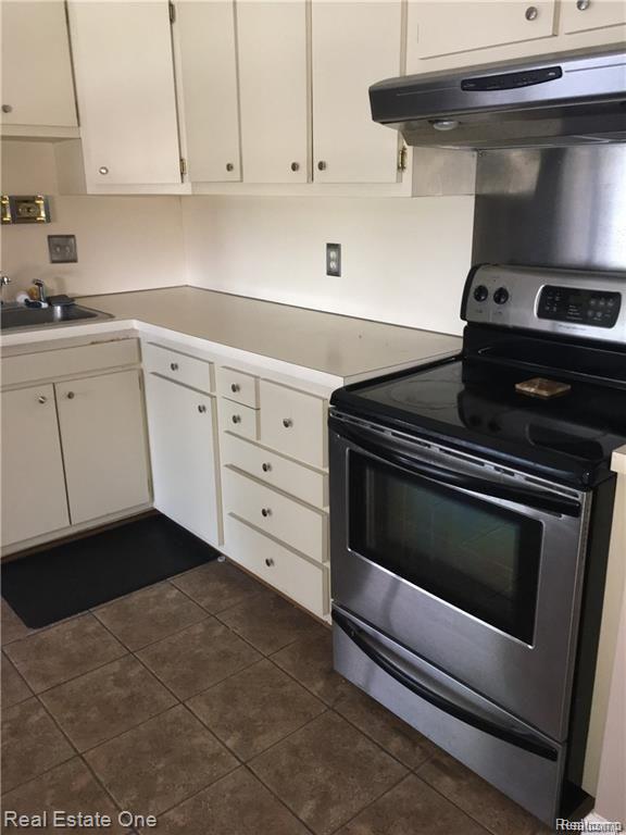 2027 Klingensmith Road Bloomfield Hills, MI 48302 - Photo 8 of 29