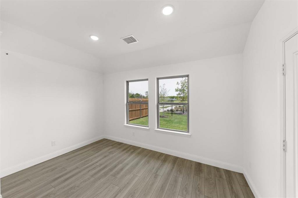 801 Trinity Street Van Alstyne, TX 75495 - Photo 9 of 18