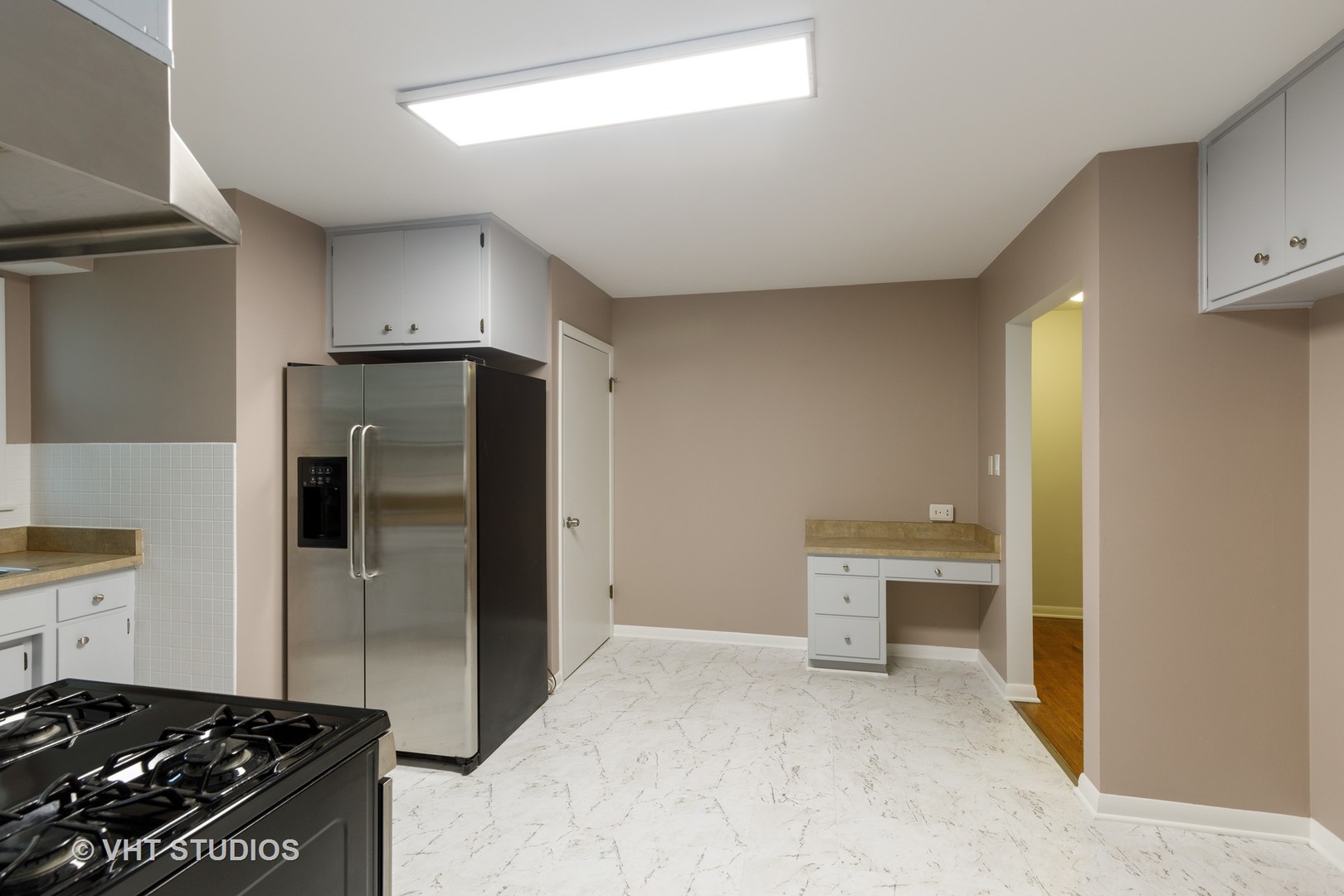 175 Barrypoint Road Riverside, IL 60546 - Photo 5 of 21 a kitchen with a refrigerator and a stove